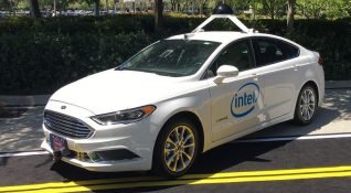 Intel, 100 araçlık filo ile sürücüsüz otomobil yarışına katılıyor